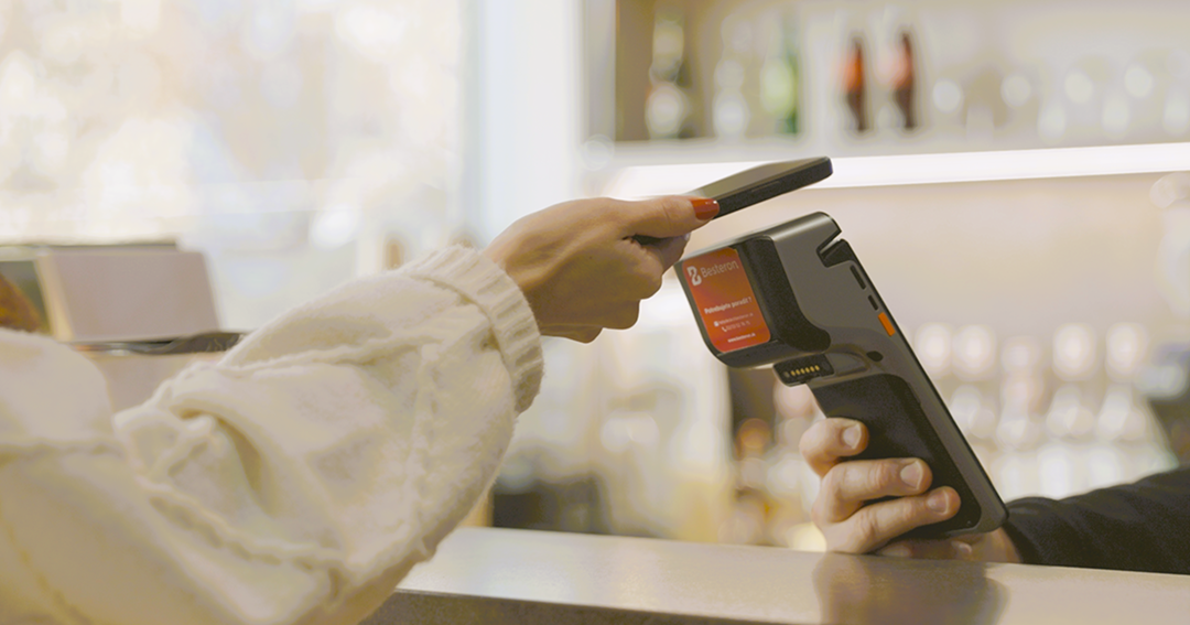 Slovenci plačajo s kartico vse pogosteje. Kdo nima terminala, izgublja stranke